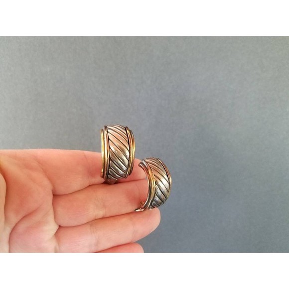 Two Toned Twisted Ribbed Clip-on Earrings - Picture 9 of 10